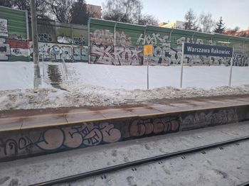 Tragedia na torach w Warszawie. Poważne utrudnienia dla pasażerów