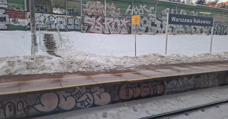 Tragedia na torach w Warszawie. Poważne utrudnienia dla pasażerów