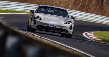 Porsche odzyskało elektryczny rekord Nürburgringu. Taycan Turbo S pokonał teslę