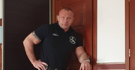 Pudzianowski pokazał kolejne znalezisko. Te okulary robiły furorę
