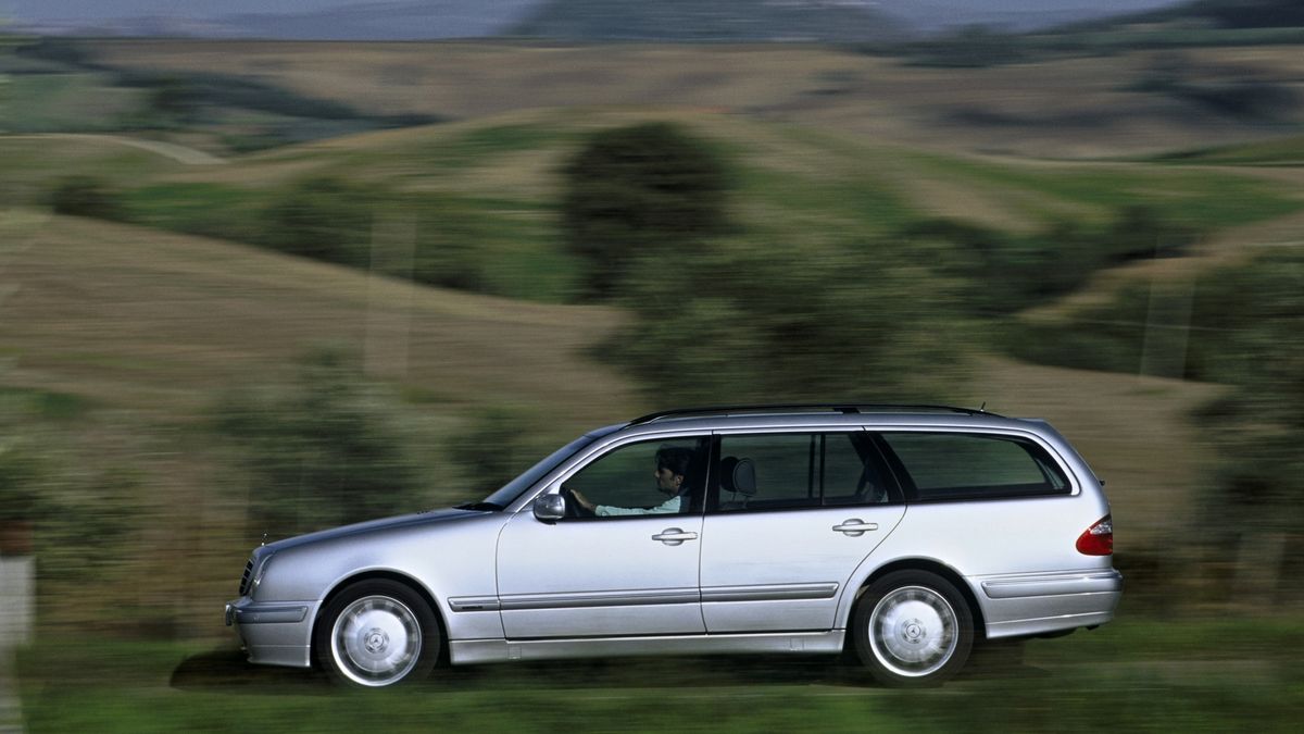 Spadkobierca W124 - Mercedes Klasy E (W210) może zrobić ogromny przebieg, choć psuje się znacznie częściej niż poprzednik.