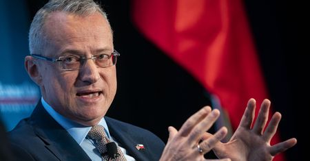 Magierowski na liście "do odwołania". Informacja trafiła na piśmie, kiedy Sikorski był już w Polsce