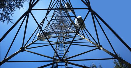Udowodniono, że promieniowanie masztów telefonii komórkowej powoduje raka