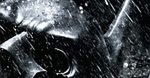 ''Mroczny rycerz powstaje'': Batman zmiażdżony na plakacie [foto]