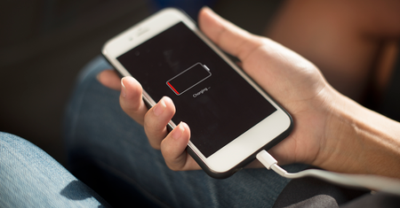 Masz ostatnie 5% baterii w smartfonie? Przeżyj tę chwilę razem z innymi