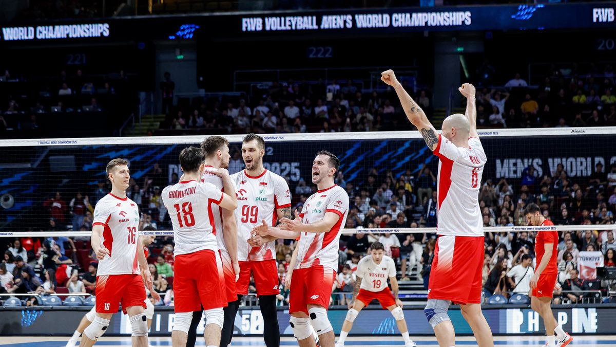 PASAY, LUZON, PHILIPPINES - SEPTEMBER 24: Poland players celebrate after defeating Turkey during the Volleyball Men's World Championship Philippines Quarter-Final game between Poland and Turkey at SM Mall of Asia Arena on September 24, 2025 in Pasay, Luzon, Philippines. (Photo by Mark Fredesjed Cristino/Getty Images)