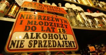 Suwałki: Nocna prohibicja. Oni znaleźli sposób na obejście zakazu