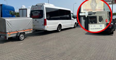 "Nie róbcie mi krzywdy". W takim stanie przewoził autostradą 14 osób