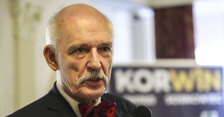 Janusz Korwin-Mikke jechał bez uprawnień? Polityk zabrał głos ws. prawa jazdy