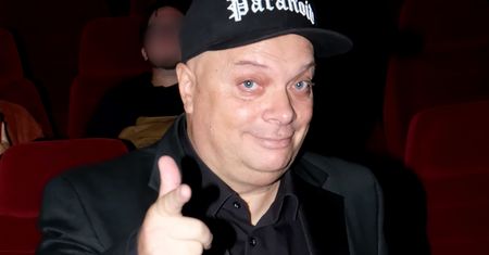 Krzysztof Skiba pokazał witrynę księgarni. "Duch w narodzie nie ginie"