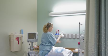 Nawet 13 tys. zł po studiach. Pielęgniarki coraz lepiej opłacane