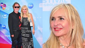 Monika Olejnik w młodzieżowej kreacji i z partnerem u boku bryluje na festiwalu w Sopocie