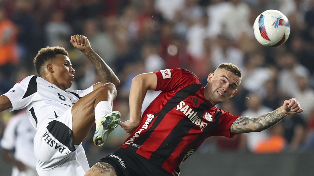 Getty Images / Mehmet Akif Parlak/Anadolu / Na zdjęciu: Kacper Kozłowski (z prawej)