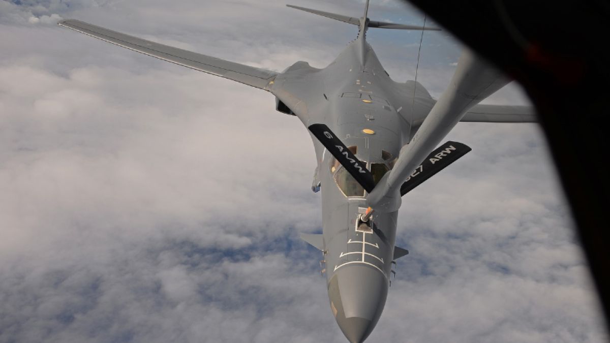 Rosyjski myśliwiec miał eskortować dwa amerykańskie bombowce