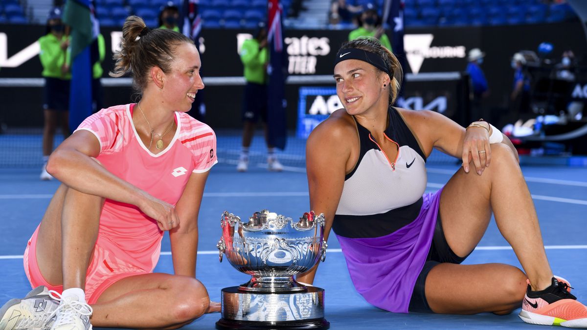 Zdjęcie okładkowe artykułu: PAP/EPA / DEAN LEWINS  / Na zdjęciu: Elise Mertens i Aryna Sabalenka, mistrzynie Australian Open 2021 w deblu