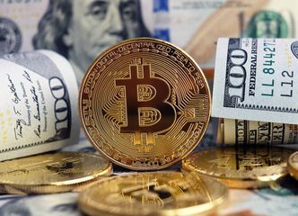 Bitcoin nie broni psychologicznej bariery. Tracą też inne kryptowaluty