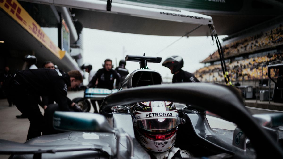 Zdjęcie okładkowe artykułu: Materiały prasowe / Mercedes / Lewis Hamilton za kierownicą Mercedesa