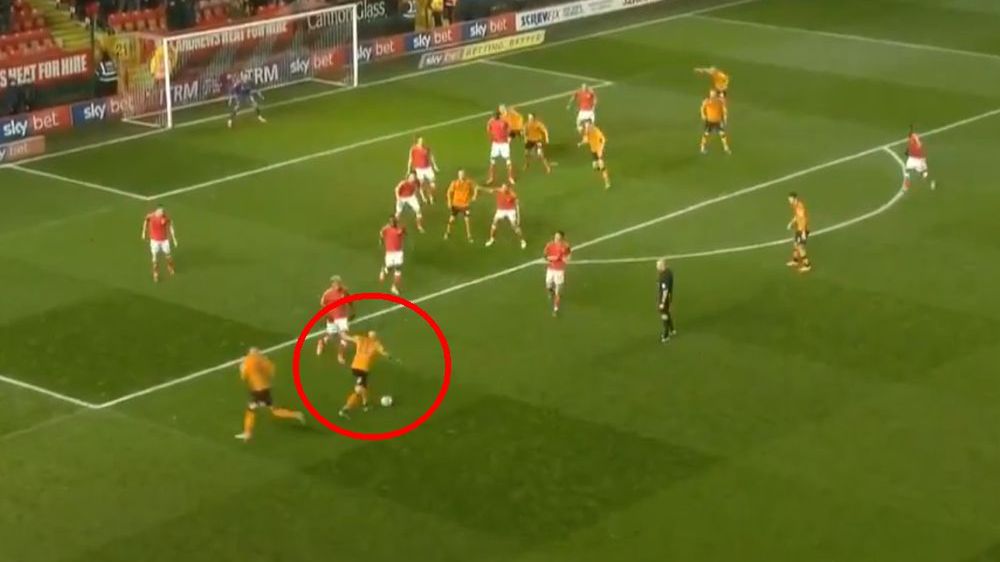 Eleven Sports / Na zdjęciu: Kamil Grosicki asystuje przy golu Hull w meczu z Charltonem