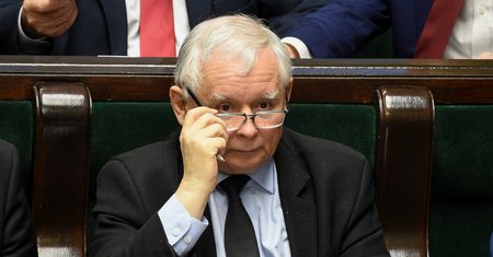 Najnowszy sondaż uderza w PiS. Kaczyński w tarapatach