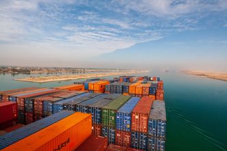 Inflacja uderza w Kanał Sueski. Droższa droga towarów do Europy