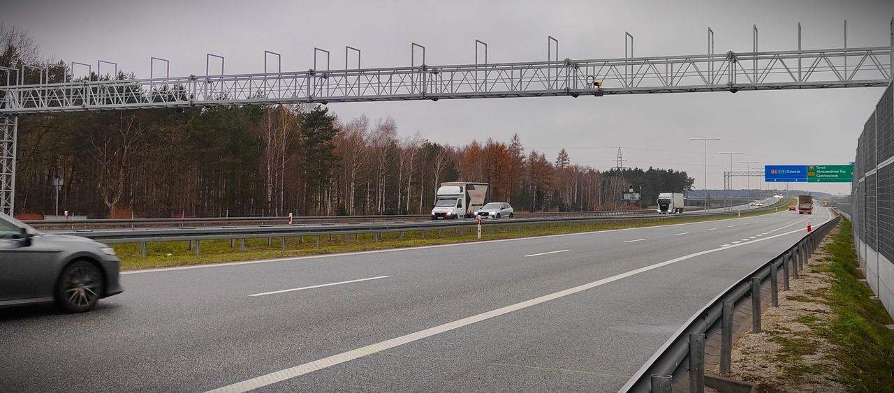 Nowy odcinkowy pomiar prędkości już działa. Tym razem na autostradzie