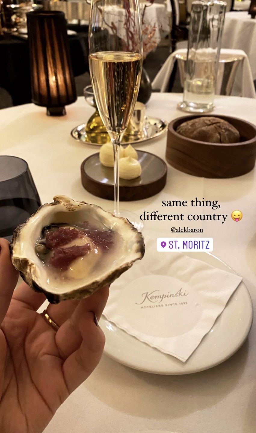 Sandra Kubicka i Baron namiętnie PAŁASZUJĄ OSTRYGI w luksusowej restauracji w St. Moritz