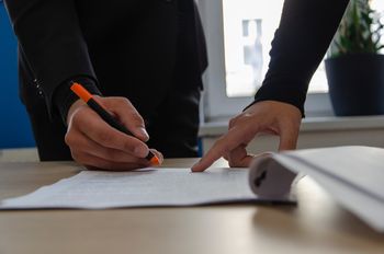 "To normalne w Polsce?". Ukrainiec dostał aneks do umowy. Rzucił pracę