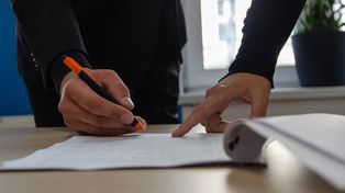 "To normalne w Polsce?". Ukrainiec dostał aneks do umowy. Rzucił pracę