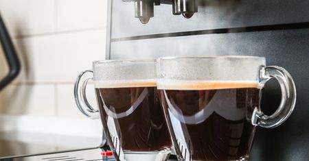 Jaki ekspres do kawy kupić? Trzy najlepsze propozycje do 2 tys. zł