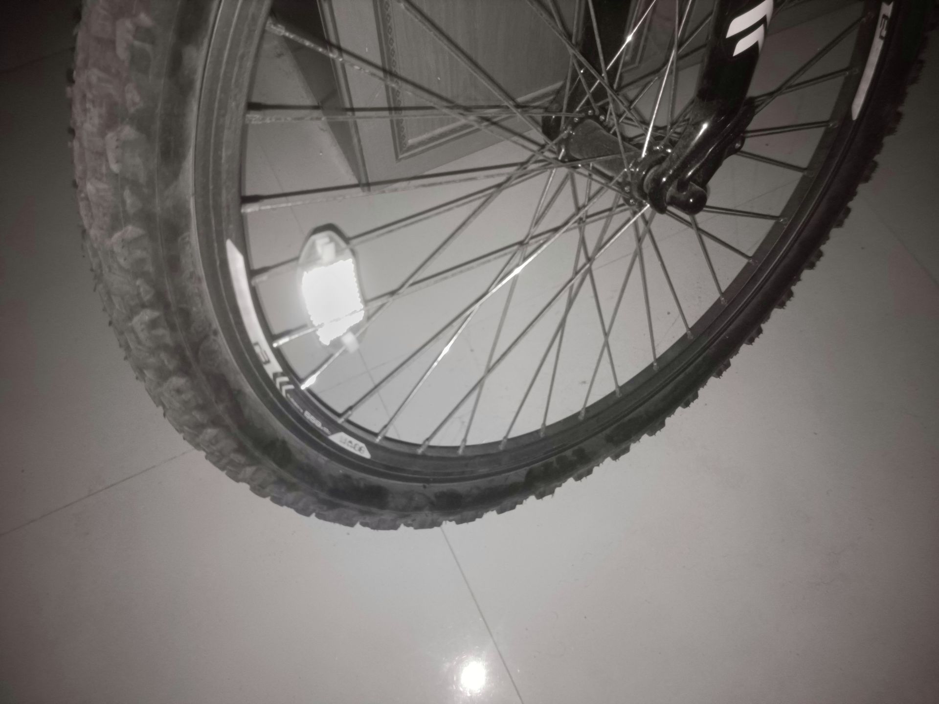 Takie innowacje lubię. Ten smartfon ma prawdziwy noktowizor 4