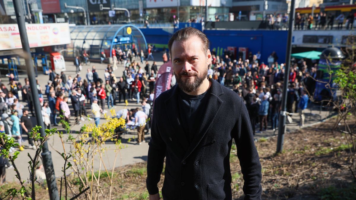 Krzysztof Stanowski
Warszawa, 04.04.2025. Wybory Prezydenta RP 2025 - kampania. Dziennikarz, kandydat w zbliżających się wyborach na prezydenta RP Krzysztof Stanowski (L) przed wygłoszeniem "orędzia" przy stacji metra Centrum w Warszawie, 4 bm. (jm) PAP/Leszek Szymański
Leszek Szymański
kampania, Konfederacja, metro, patelnia, prezydencka, prezydenckie, stacja, wyborcza, wybory, centrum, polityka