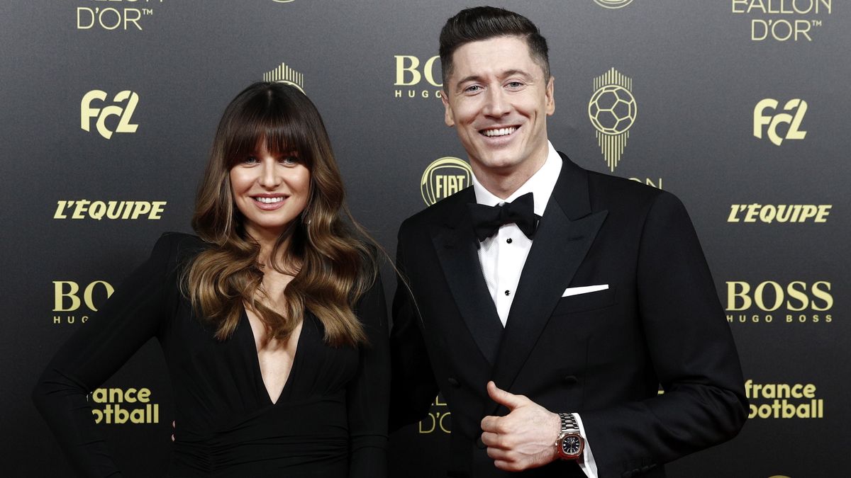 Zdjęcie okładkowe artykułu: PAP/EPA / YOAN VALAT / Na zdjęciu: Anna Lewandowska (z lewej) i Robert Lewandowski (z prawej)