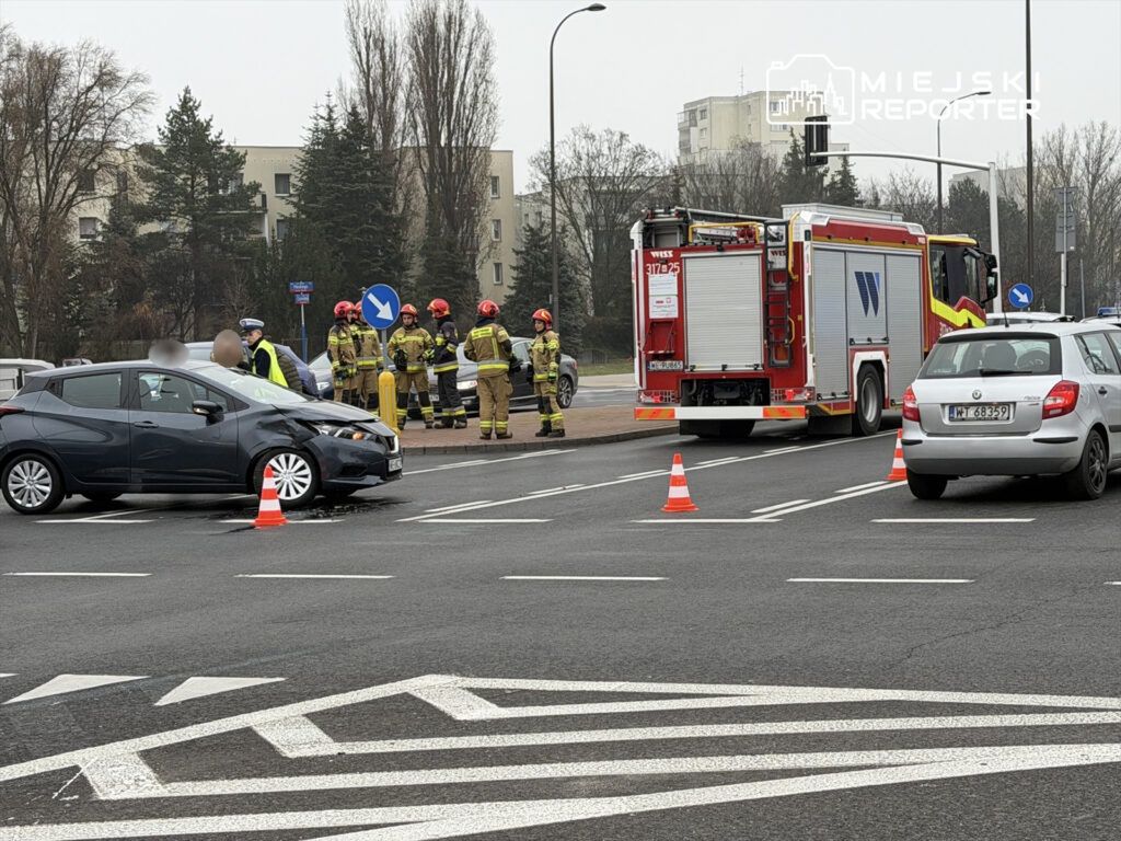Warszawa: Uważała, że autobus jedzie pod prąd. Wjechała w niego