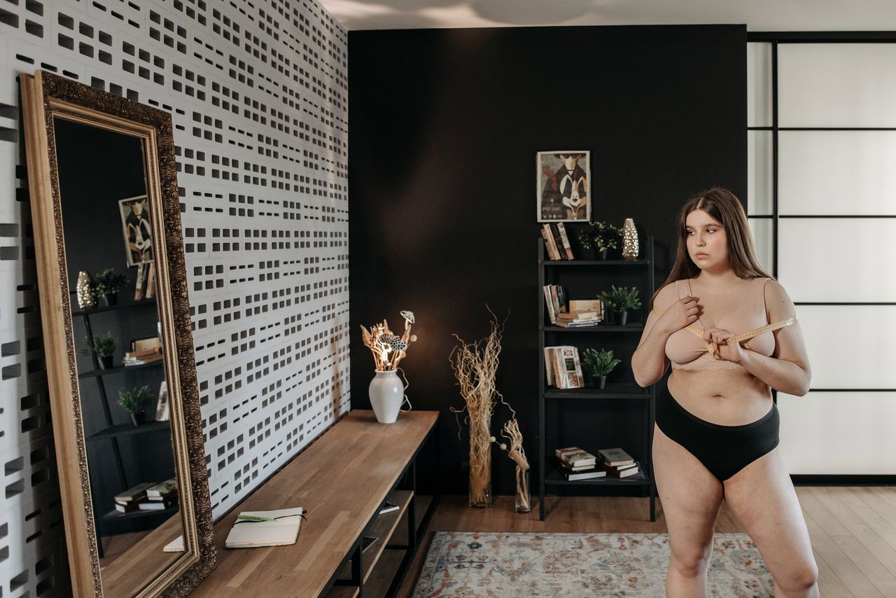 Chciał więcej za sesję modelki plus size. Branża nie pozostawiła na nim suchej nitki