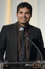 Michael Pena w policji z Jakiem Gyllenhaalem