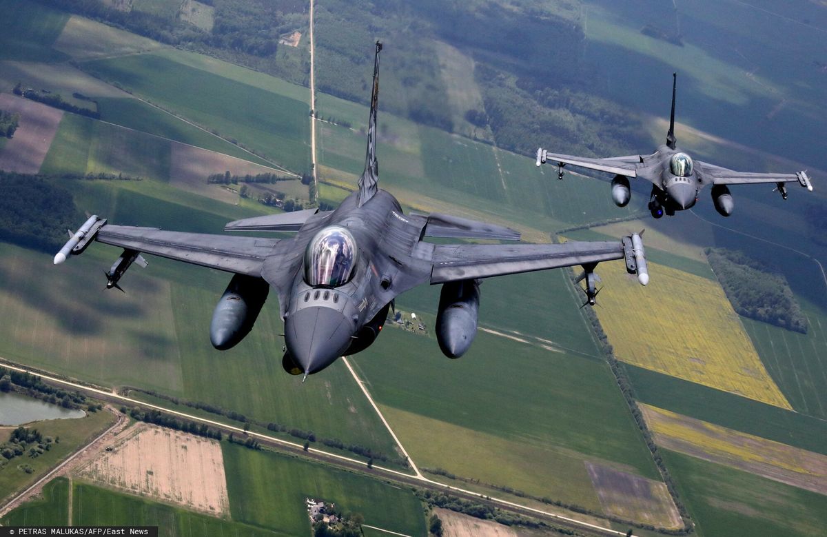 Samoloty F-16 nad Polską