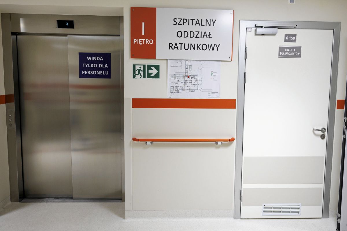 29-latek wyszedł ze szpitala i zmarł na przystanku. Jest akt oskarżenia