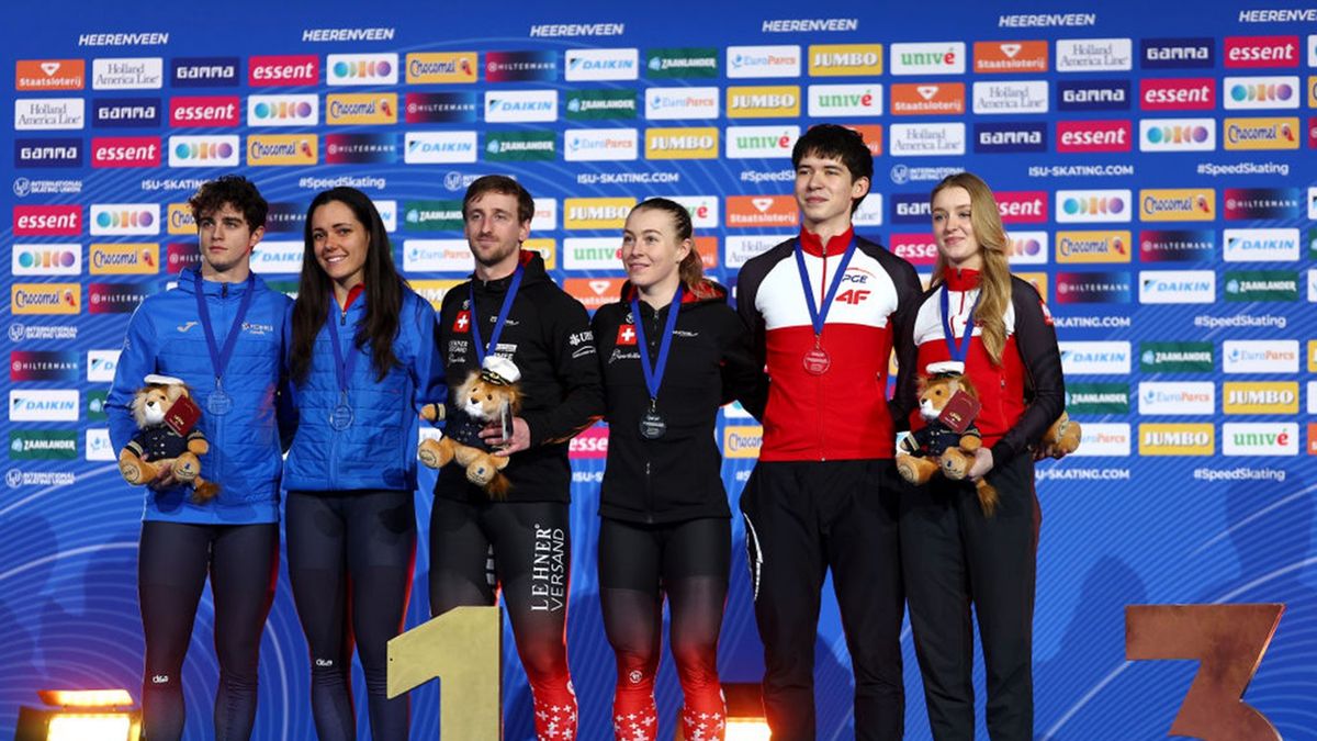 Getty Images / Dean Mouhtaropoulos - International Skating Union / Na zdjęciu: podium sztafety mieszanej podczas PŚ w Heerenveen