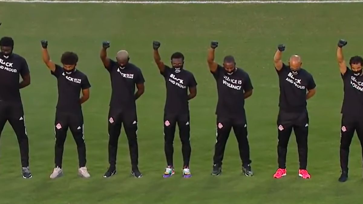 Zdjęcie okładkowe artykułu: YouTube / Piłkarze wyrazili poparcie dla ruchu Black Lives Matter 