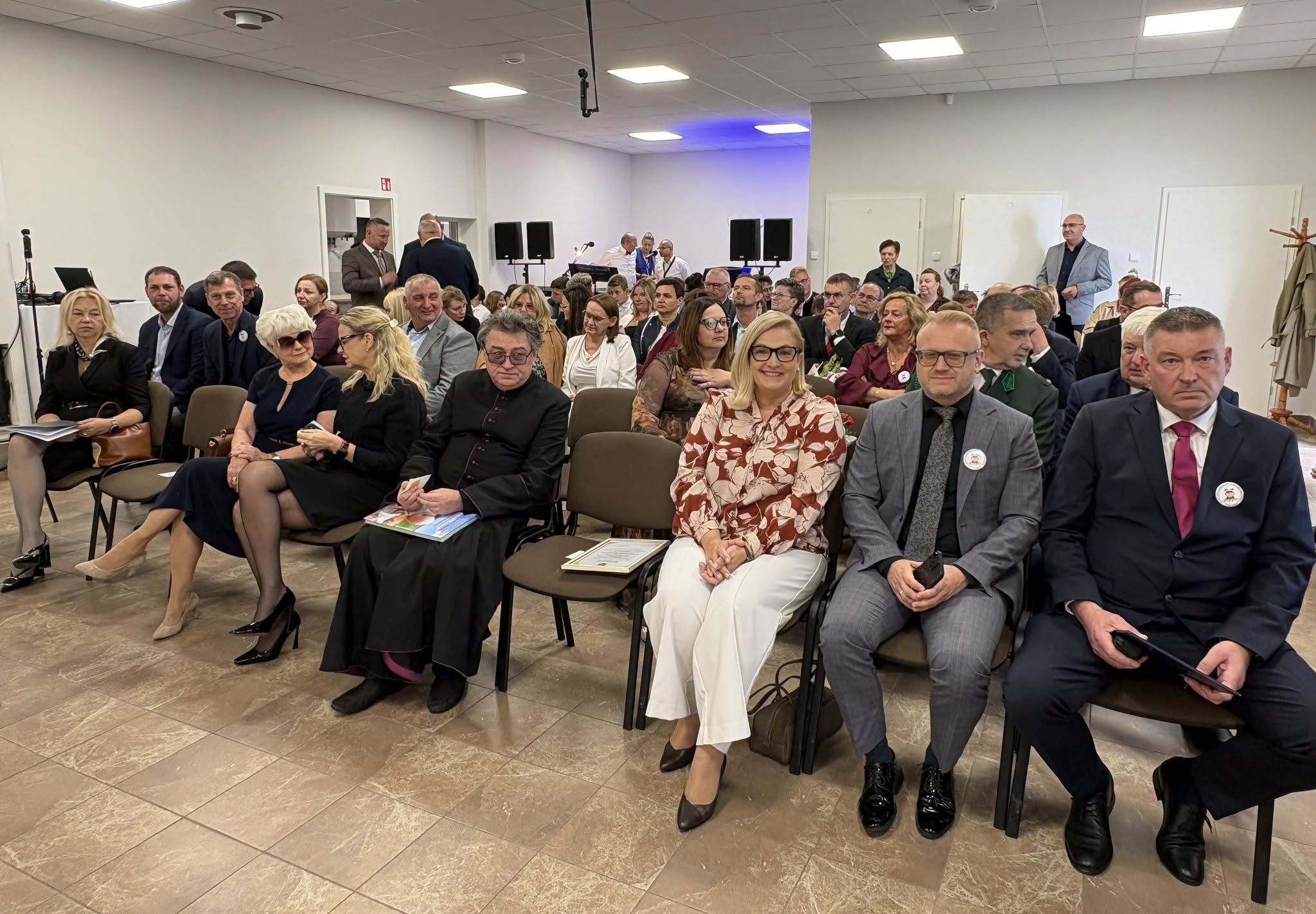 Patronami szkoły zostali Nawojka, Janina Jakubowska, Henryk Czarnecki i Jerzy Pietrkiewicz
