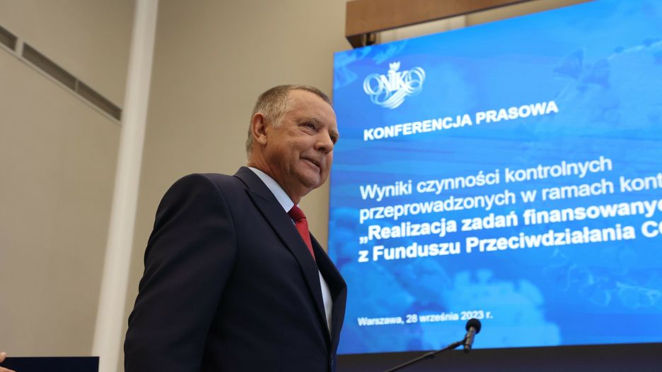 NIK nt. kontroli nad przebiegiem pandemii COVID-19
Fot. Piotr Molecki/East News, Warszawa, 28.09.2023. Konferencja prasowa NIK dt. wynikow kolejnych kontroli dotyczacych przebiegu pandemii COVID-19.
N/z: prezes NIK Marian Banas
Piotr Molecki