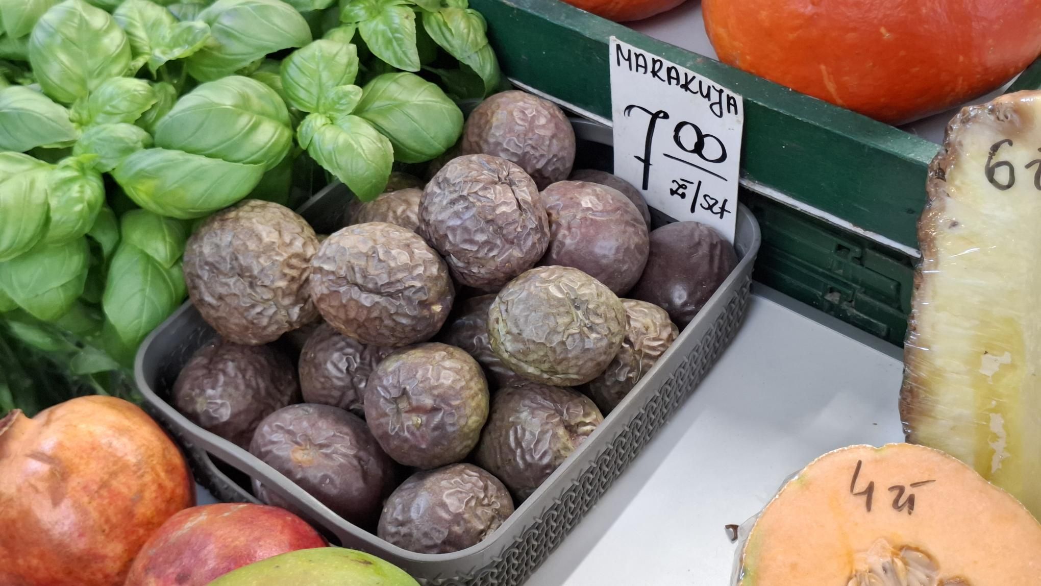 Owoce egzotyczne na Starym Kleparzu 