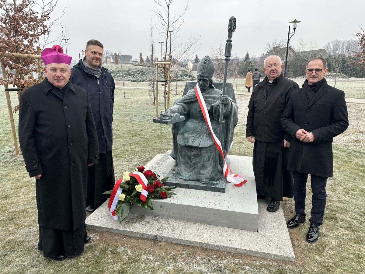 Kazimierz Biskupi: Odsłonięcie pomnika biskupa Jana Lubrańskiego