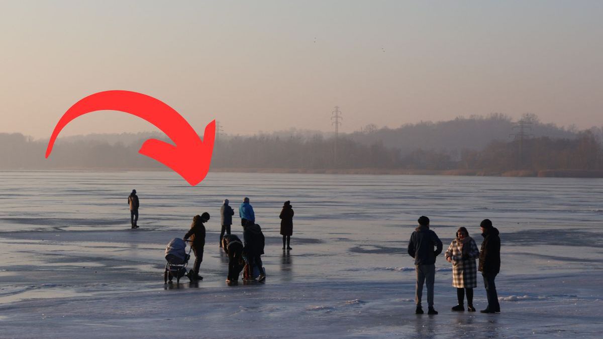 Spacer po lodzie z dzieckiem w wózku