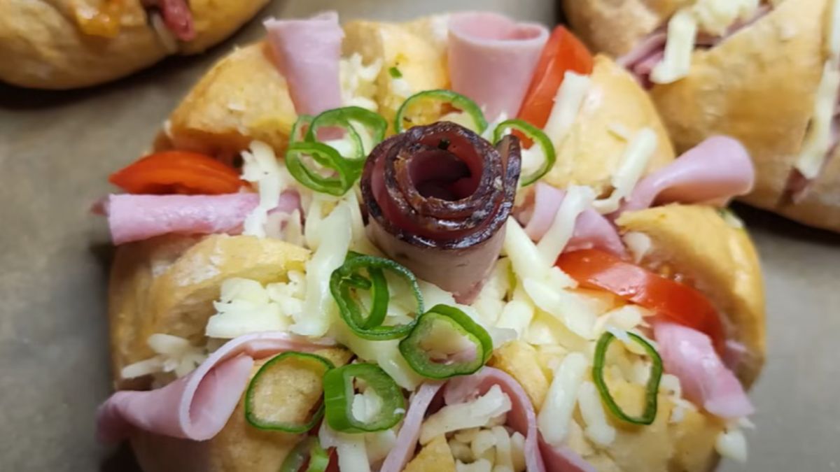 Nacinam czerstwe kajzerki i zapiekam. Rodzina prosi mnie o to śniadanie codziennie