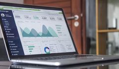 Wydatki na reklamy display zmaleją o 30 proc. Przyczyny: AI i CTV