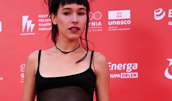 Śmiałe przezroczystości na czerwonym dywanie. Wiktoria Kruszczyńska zachwyciła w Gdyni