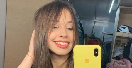 "Drapieżna" Marcelina Ziętek zażywa słonecznych kąpieli i szusuje rowerem wodnym z Piotrem Żyłą u boku (ZDJĘCIA)