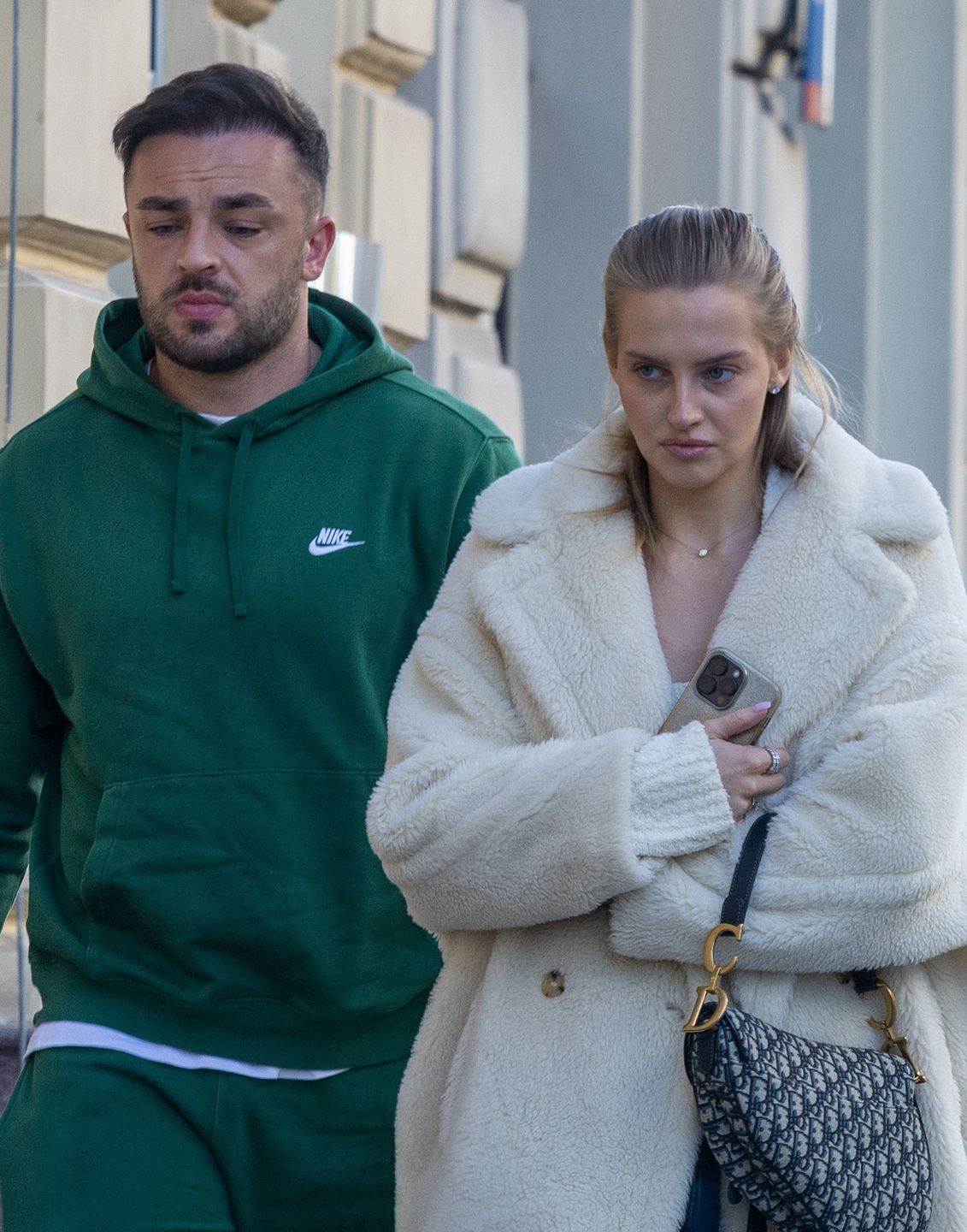 Karolina Pisarek i Roger Salla załatwiają sprawunki na mieście