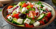 W Grecji zajadałem się tą sałatką. Jej sekret tkwi w konkretnym serze